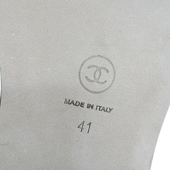 Chanel 2024 Interlocking CC Logo Quilted Chain Heeled Slides in Blue & Black - Picture 14 of 15